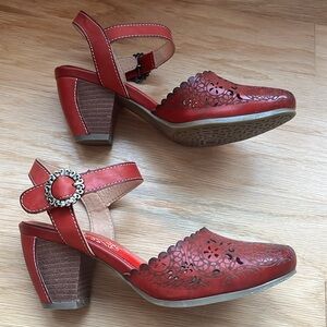 L'Artiste Women's Eiloota Sandals